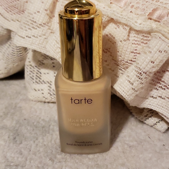 Tarte maracuja miracle foundcealer light medium